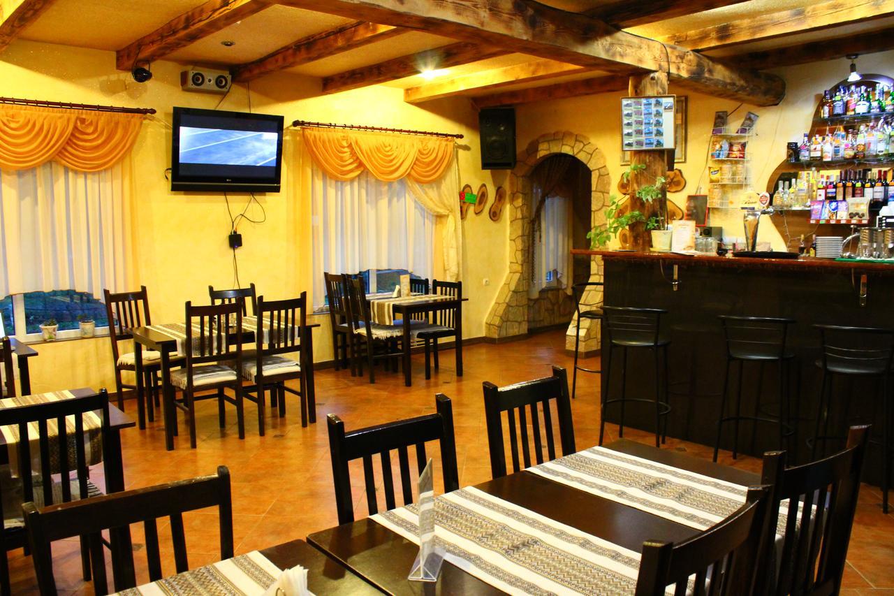 "Lian" Family Hotel & Restaurant Volosyanka  Eksteriør billede